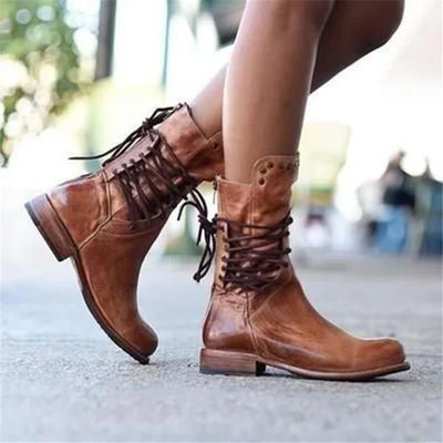VOGUE | Bottes en cuir à lacets