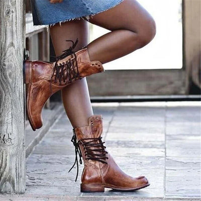 VOGUE | Bottes en cuir à lacets