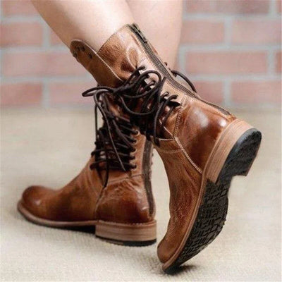 VOGUE | Bottes en cuir à lacets