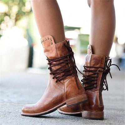 VOGUE | Bottes en cuir à lacets