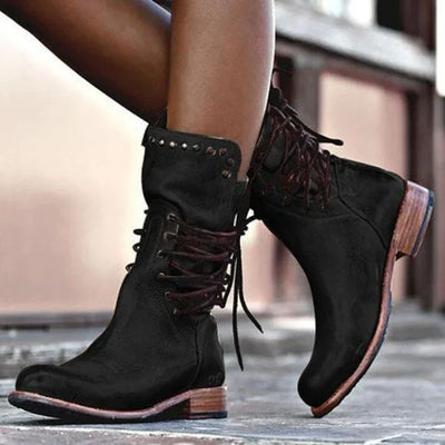 VOGUE | Bottes en cuir à lacets