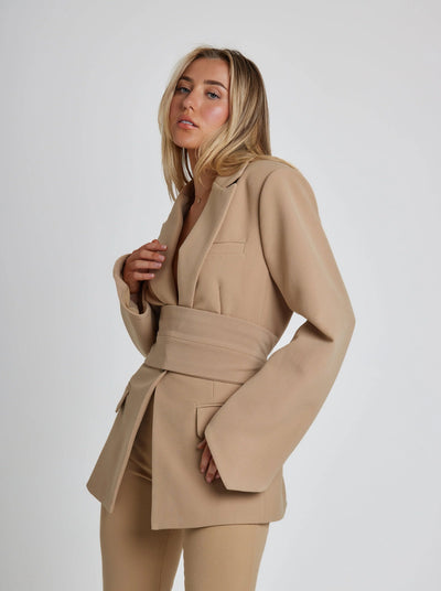 Kseniya | Blazer élégant avec ceinture pour femmes