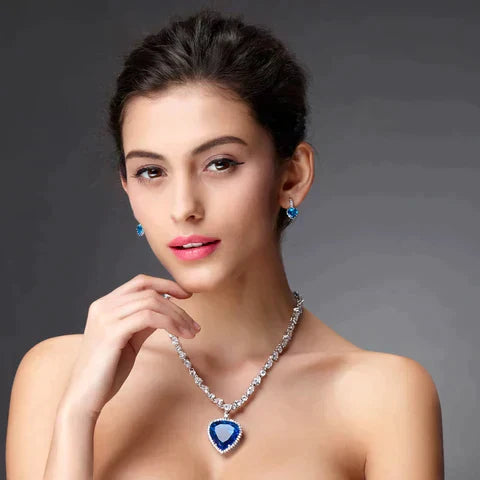 Zoë - Collier en cristal coeur bleu au style élégant