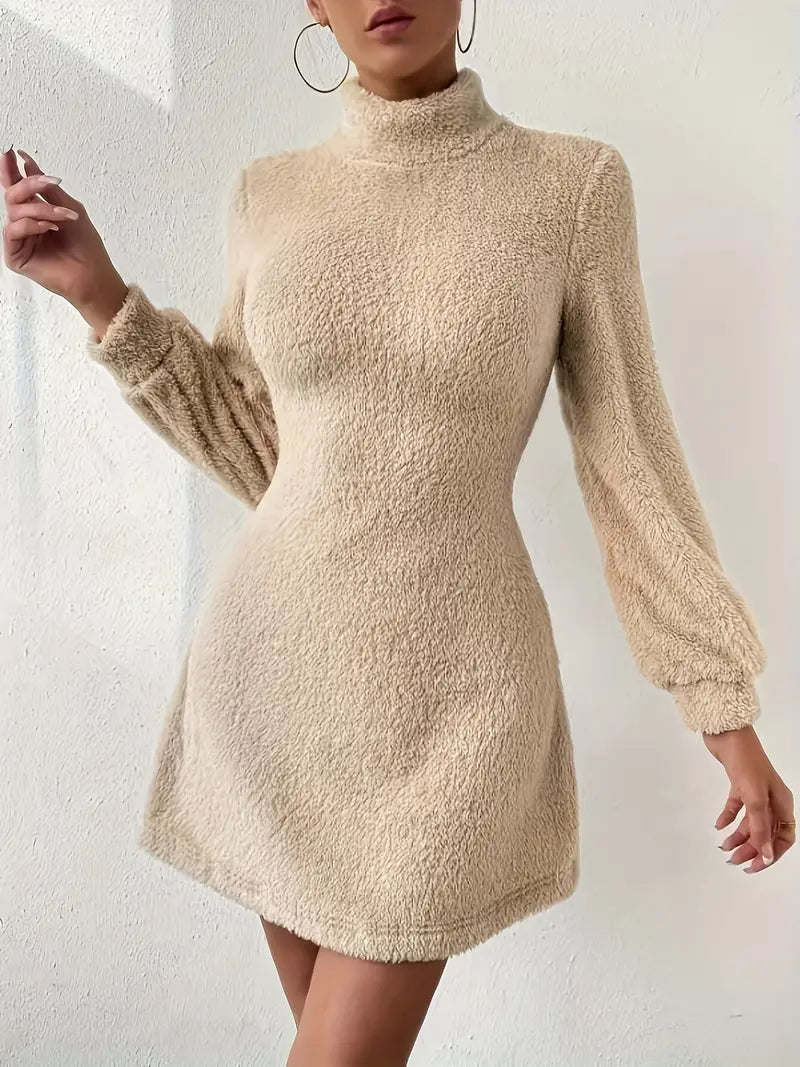 Amaranth - Robe unie slim à col montant et coupe bouffante