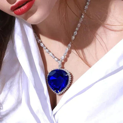 Zoë - Collier en cristal coeur bleu au style élégant