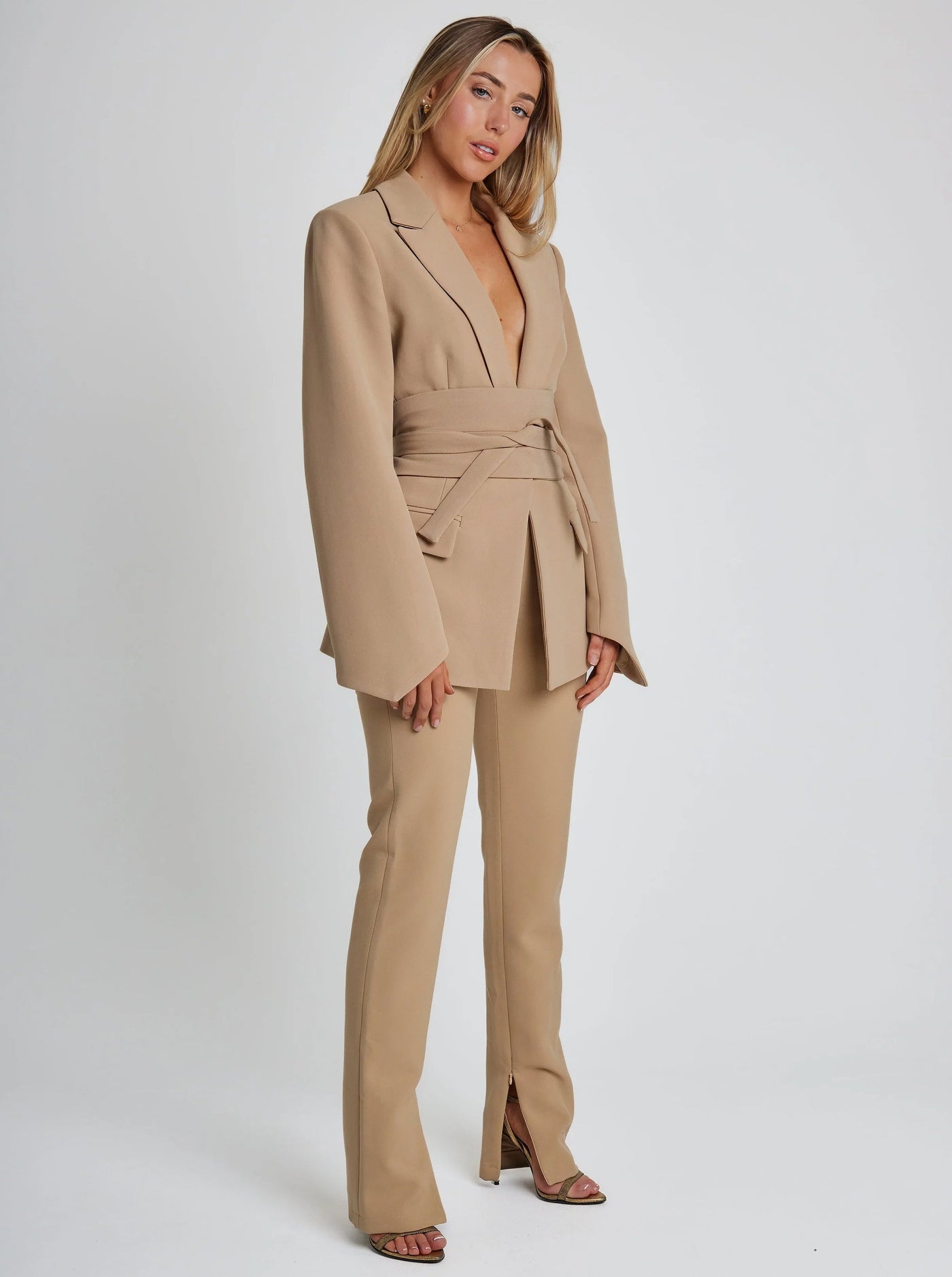 Kseniya | Blazer élégant avec ceinture pour femmes