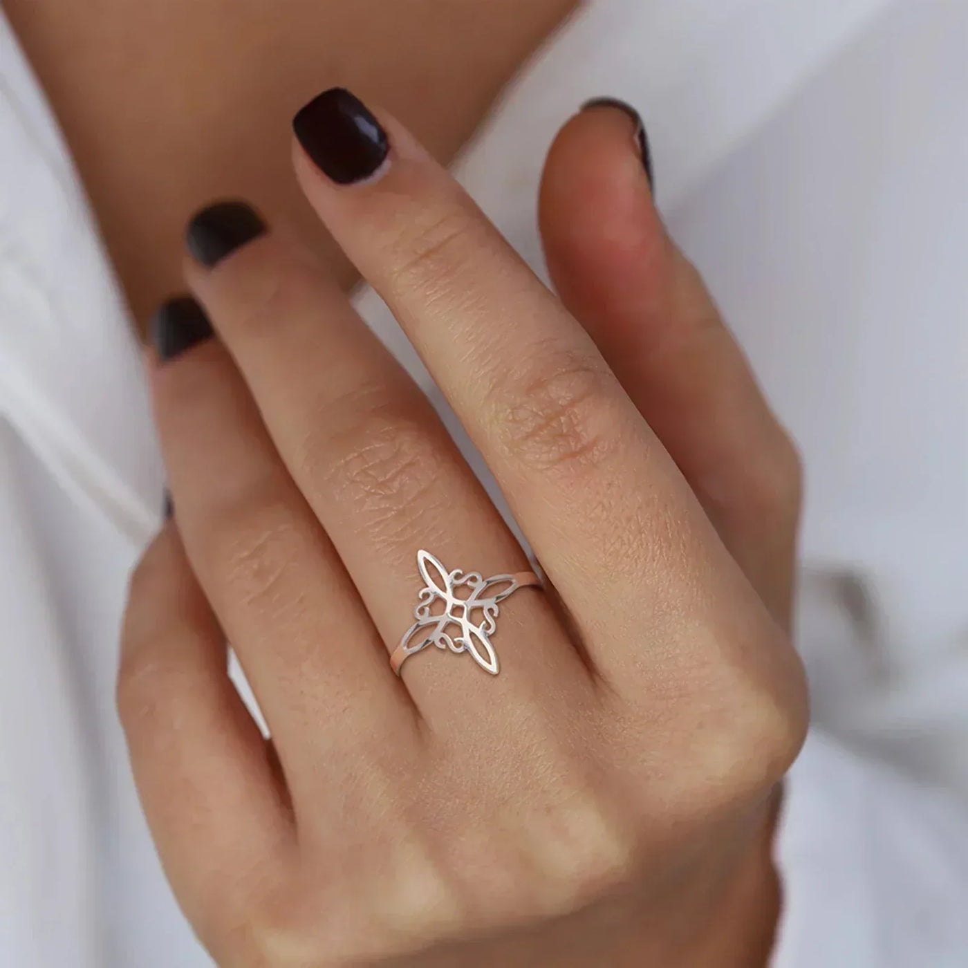 Bague de protection Amulette Nœud Croisé - Une bague unique