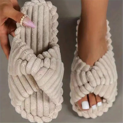 Miranda - Pantoufles crisscross chaudes et moelleuses pour femmes