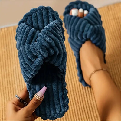 Miranda - Pantoufles crisscross chaudes et moelleuses pour femmes