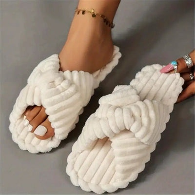 Miranda - Pantoufles crisscross chaudes et moelleuses pour femmes
