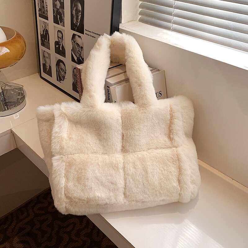 Sac à main en peluche Nina - Sac à main confortable et hivernal pour femmes