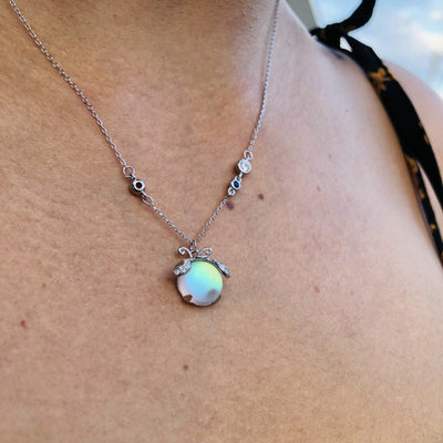 Lara - Collier de pierres de lune en forme de luciole au look unique