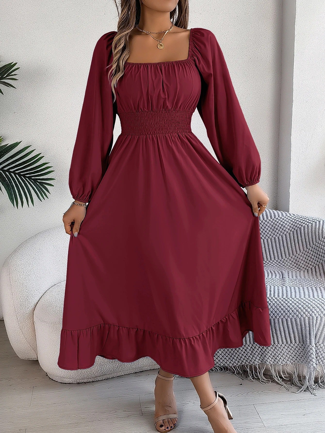 Alice - Robe à manches longues avec encolure carrée et bord froncé