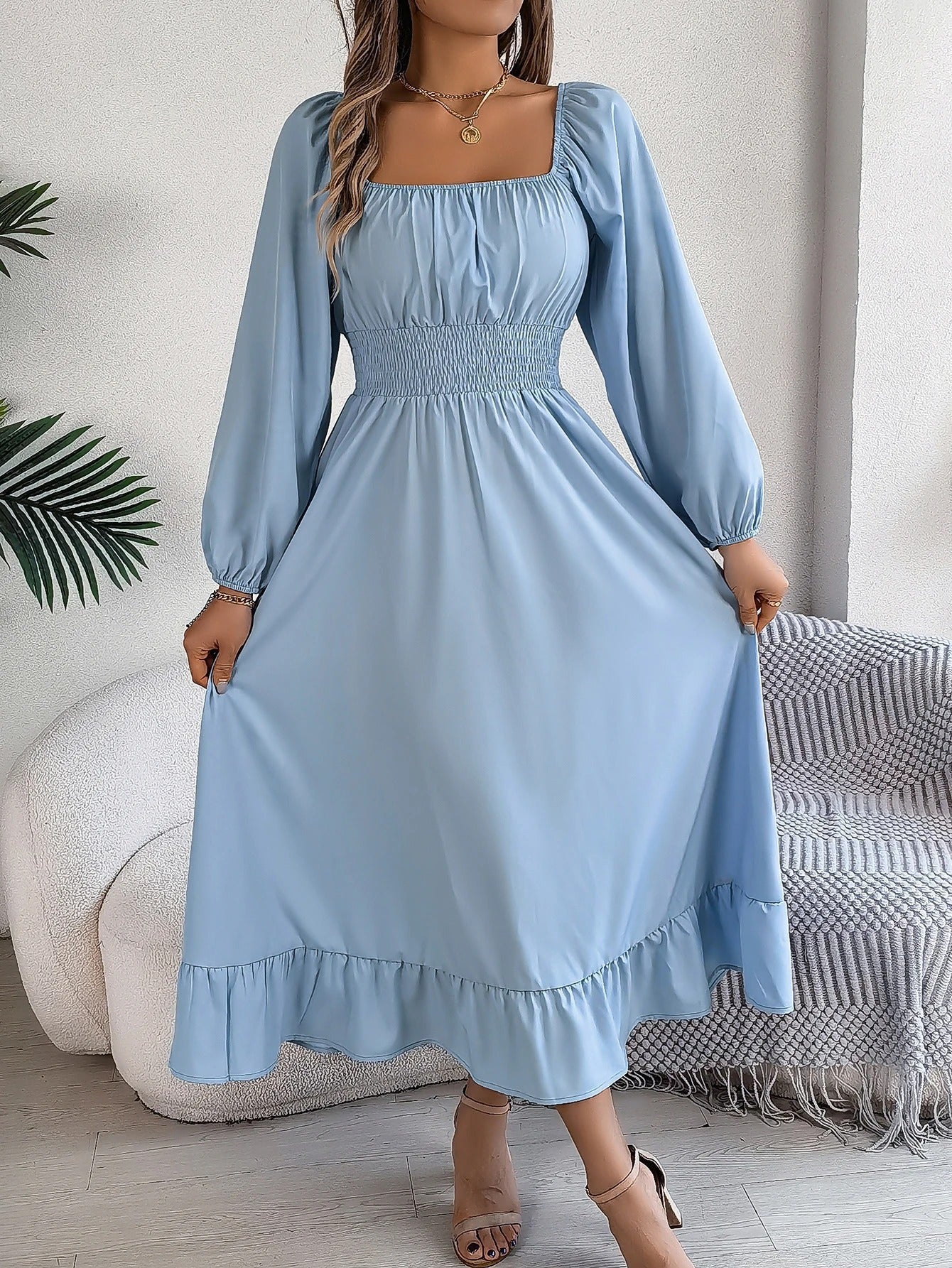 Alice - Robe à manches longues avec encolure carrée et bord froncé